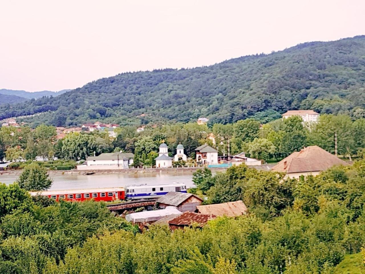 Vila Ostrov Hotel Călimăneşti Exterior foto